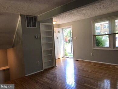 6822 Montivideo Square Ct, Falls Church, VA 22043 - photo 5