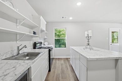 154 Lakeview Dr, Livingston, TX 77351 - photo 5