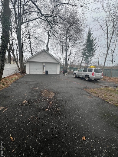 21 Maple Ave, Port Jefferson Station, NY 11776 - photo 4