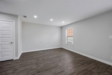 907 W Collins St, Denison, TX 75020 - photo 5