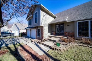 8657 Greenway Ln, Lenexa, KS 66215 - photo 4