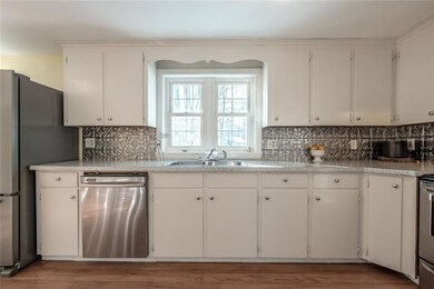 Stainless steel appliances and lots...