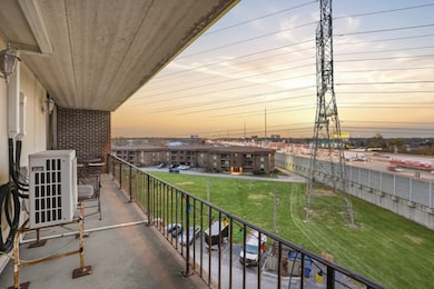 2304 Holiday Terrace unit 505, Lansing, IL 60438 - photo 7