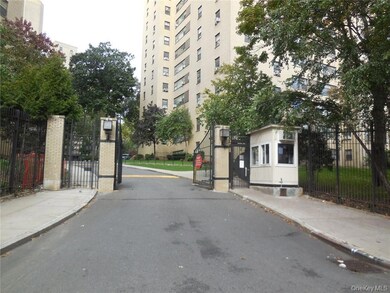 Fordham Hill Oval unit 3D, Bronx, NY 10468 - photo 2