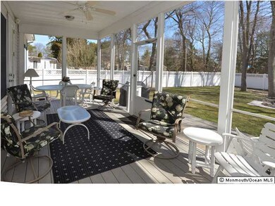 HUGE 3 SEASON ROOM FOR YOUR ENTERTAINING