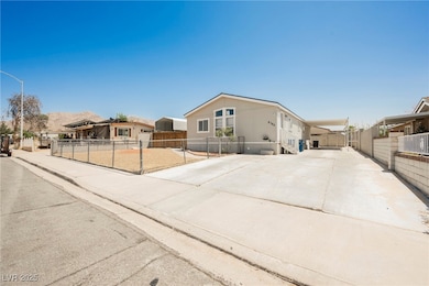Manufactured / mobile home featuring a residential