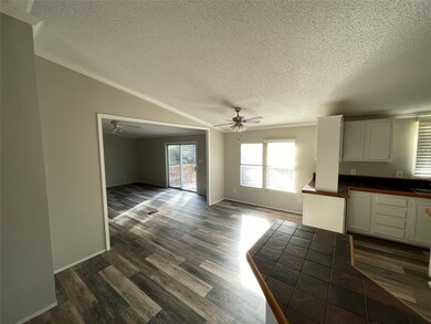 13598 Pinewood Village Dr, Conroe, TX 77302 - photo 4