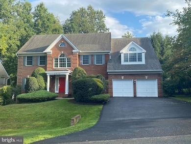 9322 Sprinklewood Ln, Potomac, MD 20854 - photo 2