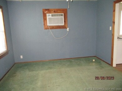 lining room