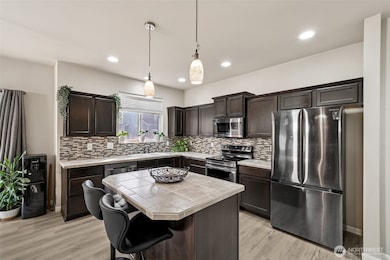 Gourmet kitchen with new SS appliance's.