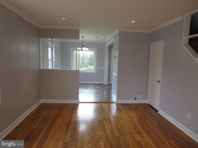 5429 Macbeth St, Hyattsville, MD 20784 - photo 2