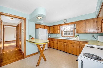 342 Old Marsh Hill Rd, Dracut, MA 01826 - photo 7