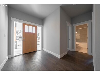 980 SW 14th Cir, Troutdale, OR 97060 - photo 2