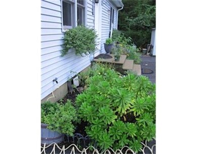 102 Glendale St, Worcester, MA 01602 - photo 4