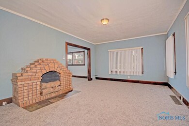 4102 Mayfield Dr, Toledo, OH 43612 - photo 2