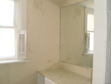 1752 W Linden St unit 2, Allentown, PA 18104 - photo 6