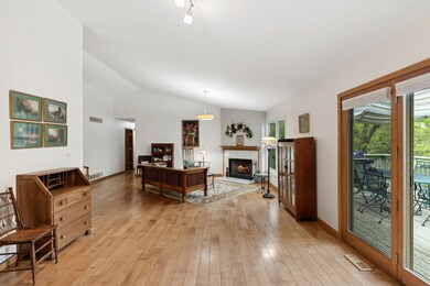 1211 Cardinal Dr, Algonquin, IL 60102 - photo 4