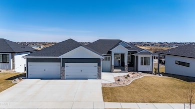 4019 Cogburn Rd, Bismarck, ND 58503 - photo 4