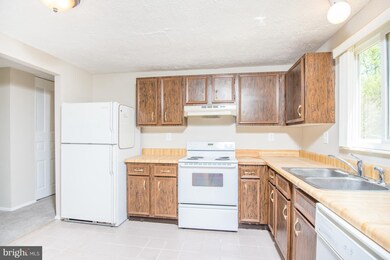 8841 Woodlawn Way, Springfield, VA 22153 - photo 7