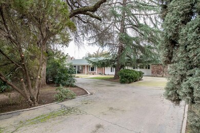 5480 E Bobolink Ln, Fresno, CA 93727 - photo 2