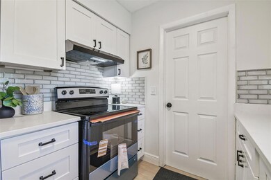 2067 Balfour Cir, Tampa, FL 33619 - photo 7