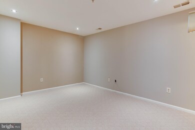 7011 Yellow Amber Ct, Capitol Heights, MD 20743 - photo 6