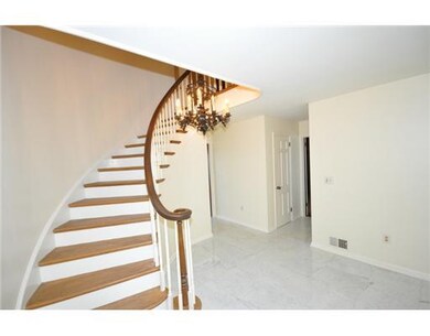 Entry/Foyer.