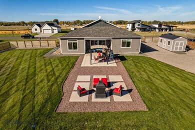Simply stunning outdoor entertaining areas with bi