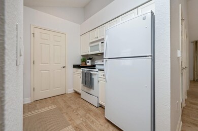 4270 Calinda Ln unit 358, Niceville, FL 32578 - photo 5