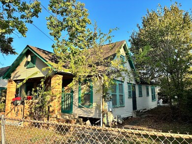 305 Eastwood St, Houston, TX 77011 - photo 5