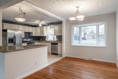 976 Barberry Ln, Columbus, OH 43213 - photo 5