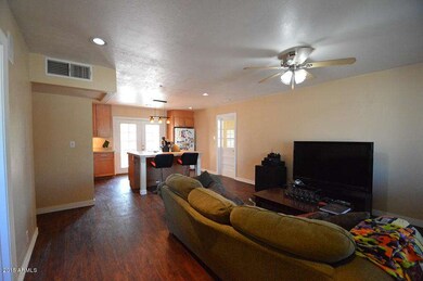 06LivingRoomKitchenFromDoor1