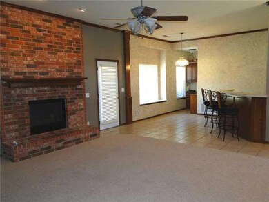 Kitchen. Living Room, Kitchen, Dining Area and Com