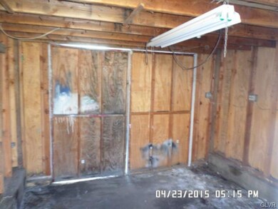 570 S Delaware Dr, Easton, PA 18042 - photo 4