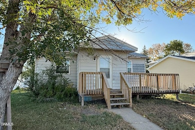 1010 10th Ave W, Williston, ND 58801 - photo 4