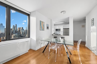 606 W 57th St unit 3307, New York, NY 10019 - photo 4