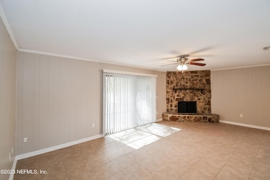 003-photo-living-room-10472269
