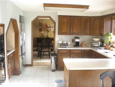 571 Fairmont Ave, North Tonawanda, NY 14120 - photo 5