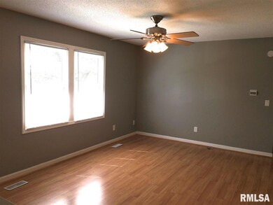 2604 W 55th St, Davenport, IA 52806 - photo 5