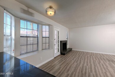 820WUniversityDr5-006