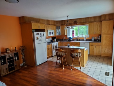 8 Ascot Ln, Uxbridge, MA 01569 - photo 4