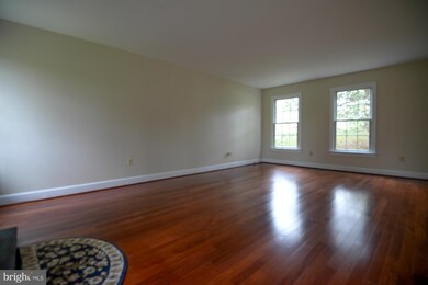 1524 Gingerwood Ct, Vienna, VA 22182 - photo 4