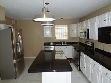 3 Regency Ln, Houston, TX 77088 - photo 6