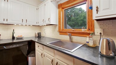 37 Jackson St, Essex Junction, VT 05452 - photo 3