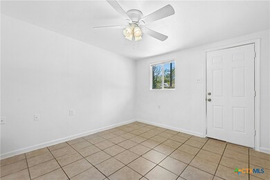 1011 Hackberry St unit A&B, San Marcos, TX 78666 - photo 4