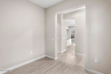 08_4847_E_Village_Dr__08_mls