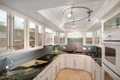2822Beautiful Kitchen