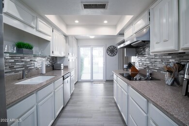 Kitchen w/ granite