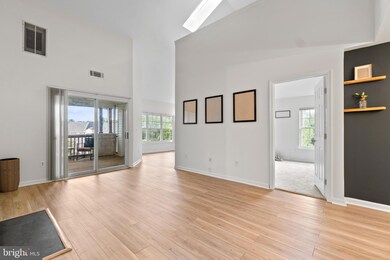 6512 Lake Park Dr unit 303, Greenbelt, MD 20770 - photo 3