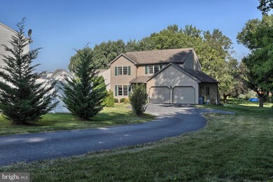 329 E Appletree Aly, Mount Joy, PA 17552 - photo 2